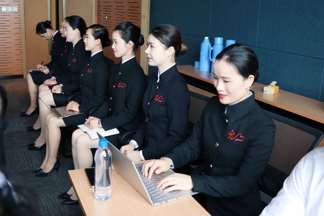 提升服務(wù)品質(zhì)，打造專業(yè)形象 谷田稻香攜手東方禮儀華平生團(tuán)隊(duì)開展服務(wù)禮儀培訓(xùn)